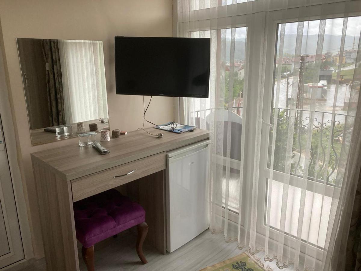 Sarimese Otel Demirci   Buitenkant foto